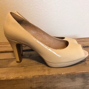 Clark’s Peep Toe Nude Patent Heels Sz 7